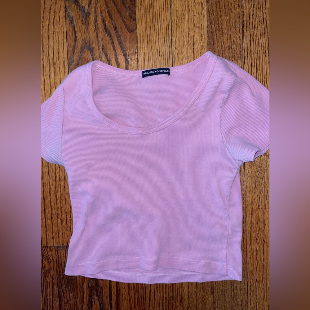 pink t shirt